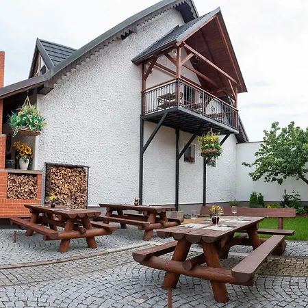U Kapličky 3* Mala Hrastice