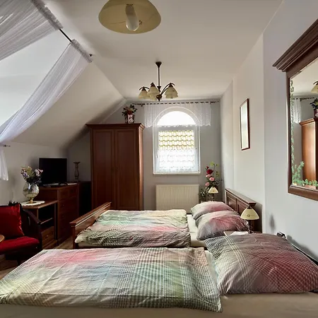 U Kapličky 3* Mala Hrastice